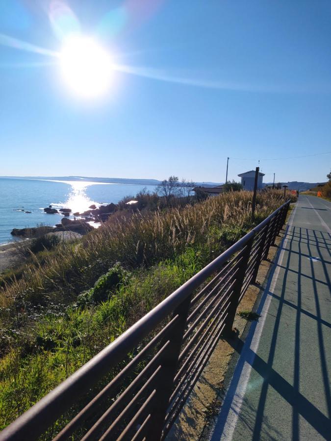 Accanto Al Faro Apartment
